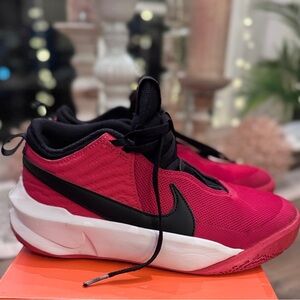 Nike Team Hustle Sneakers